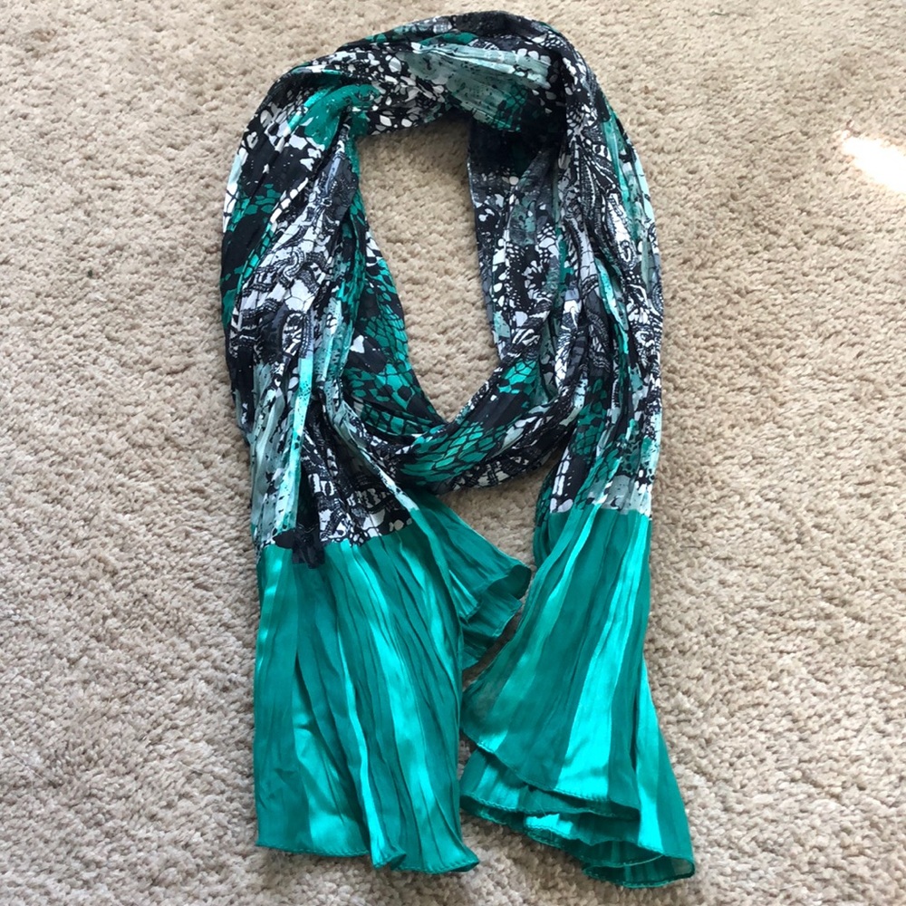 Christopher and banks scarf!
